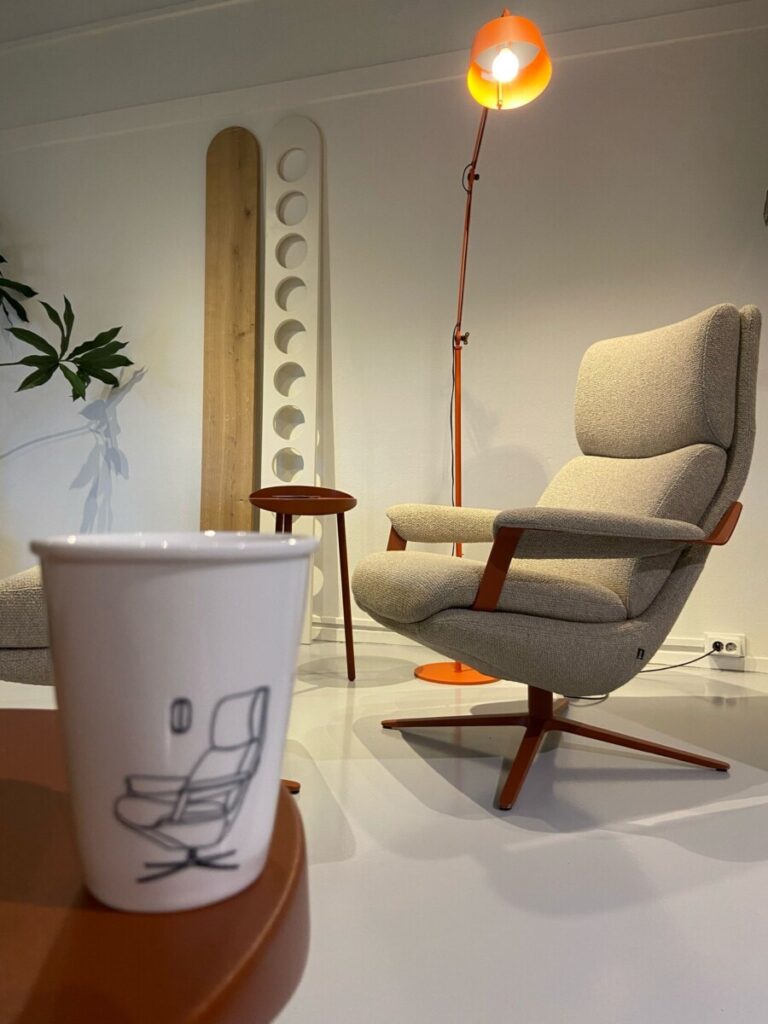 ijcoon feauteuil met mok